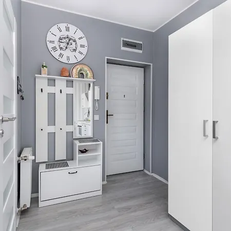 Cegielniana Grey By Bookinghost * كراكوفيا