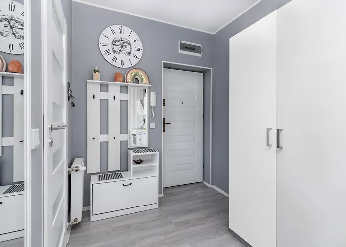 Cegielniana Grey By Bookinghost * Kraków